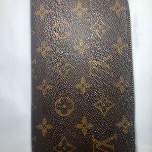 Like New Louis Vuitton Zippy Wallet
